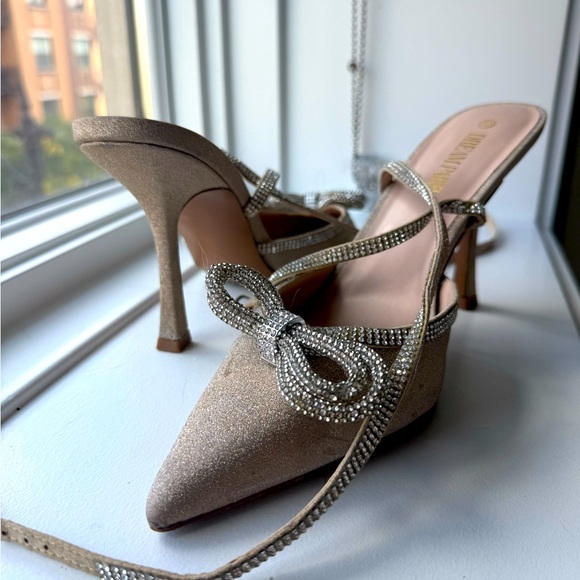 Elegant Rhinestone Embellished Heels size 10 - Picture 1 of 3